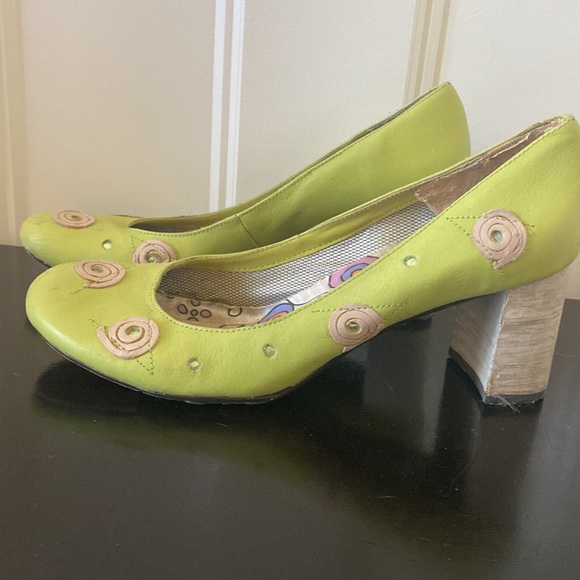 MORENATO Lime green funky heels.  Super comfortable with cool tan swirl details. - Picture 2 of 12